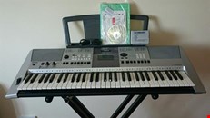 Yamaha PSR-E413 keyboard piano with accessories
