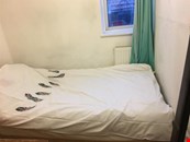 bright single room to let @ E1 2NJ all bills inclusive close to city available now 